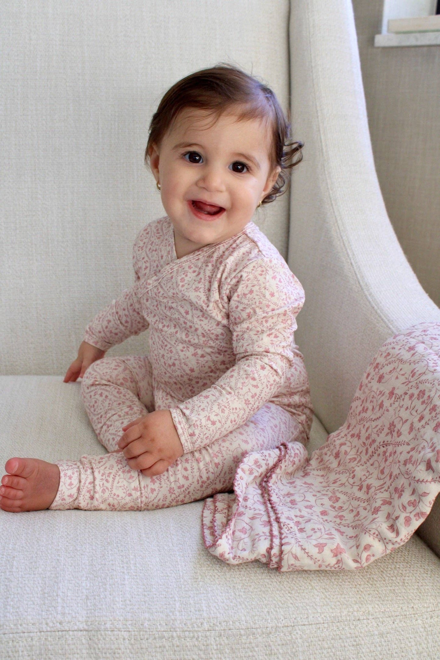 Mauve Heirloom Vine Muslin Blanket
