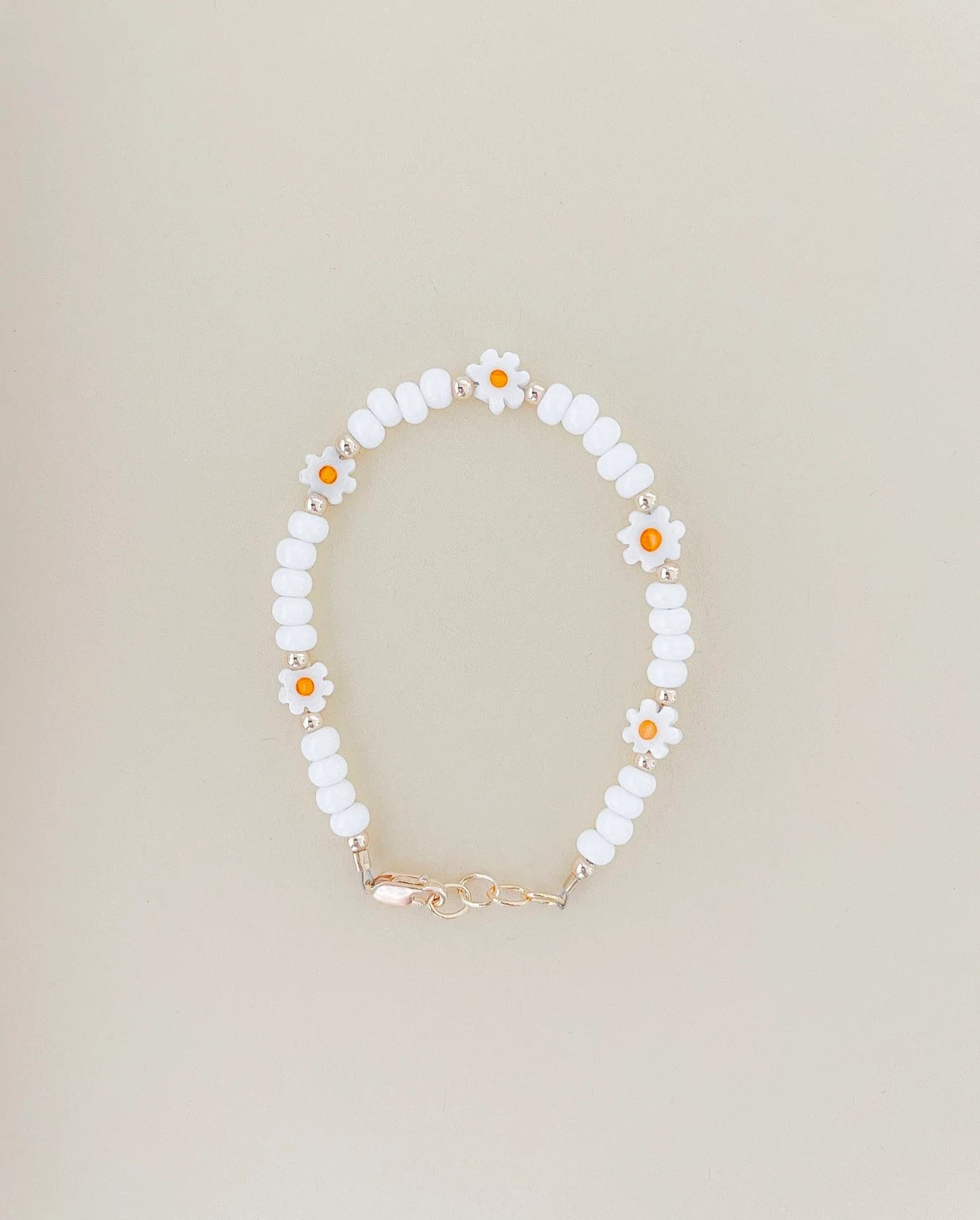 White Daisy Beaded Bracelet